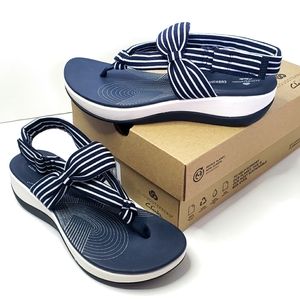 Cloudsteppers by Clarks lds striped sandals with box
